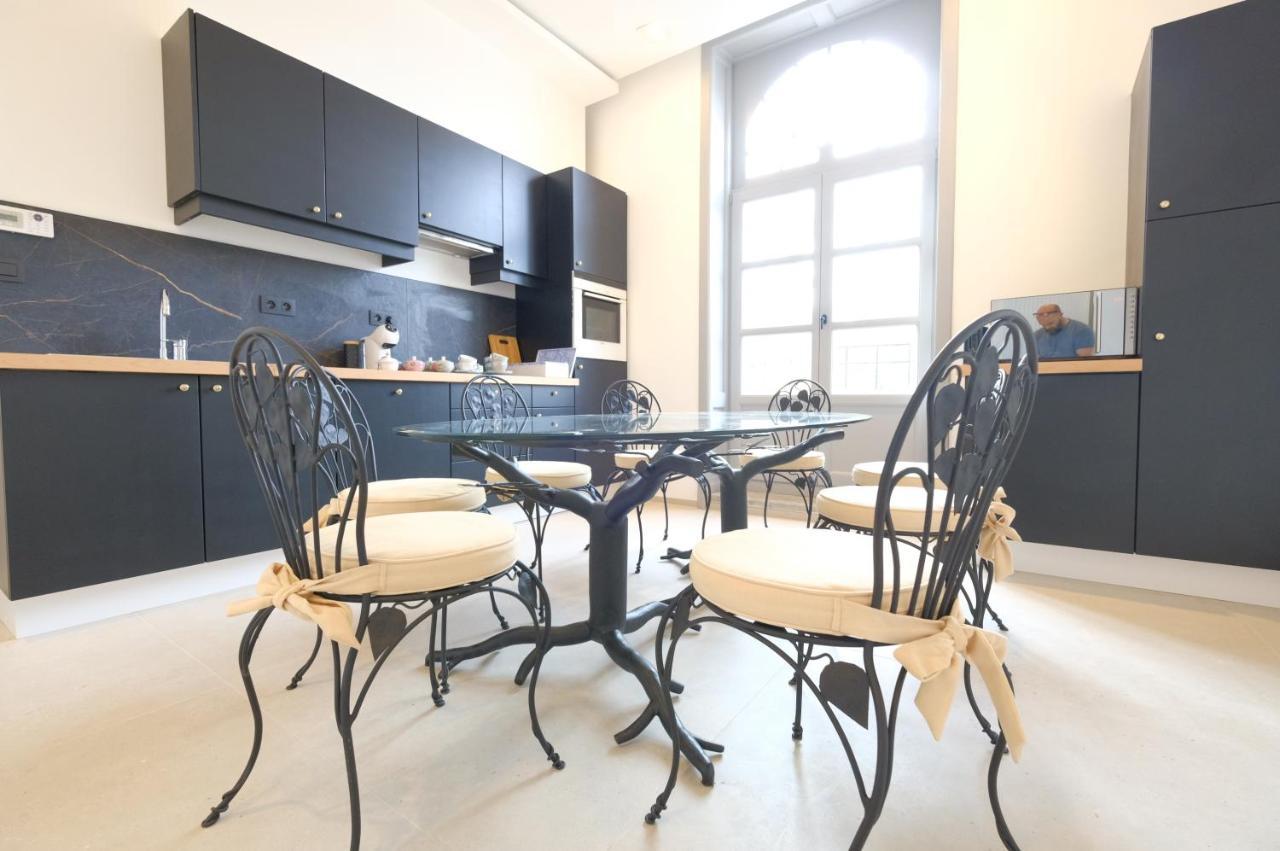 Suite La Duchesse Et Parking Prive Gratuit Mons Bagian luar foto